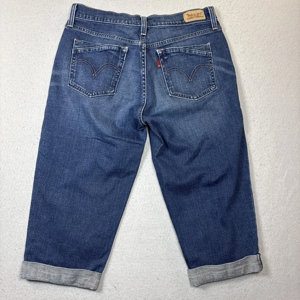 Levis‎ women's denim blue jeans capris sz. 8 cuffed hems stretch Cotton pockets